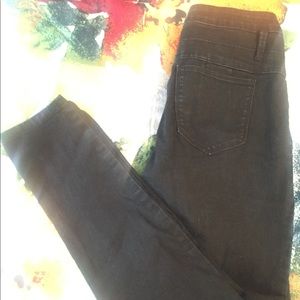 Refuge high waisted skinny jeans. Black. Size 6.